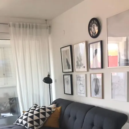 Apartment 497 D E