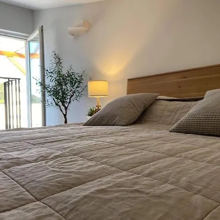 Apartment 497 D E